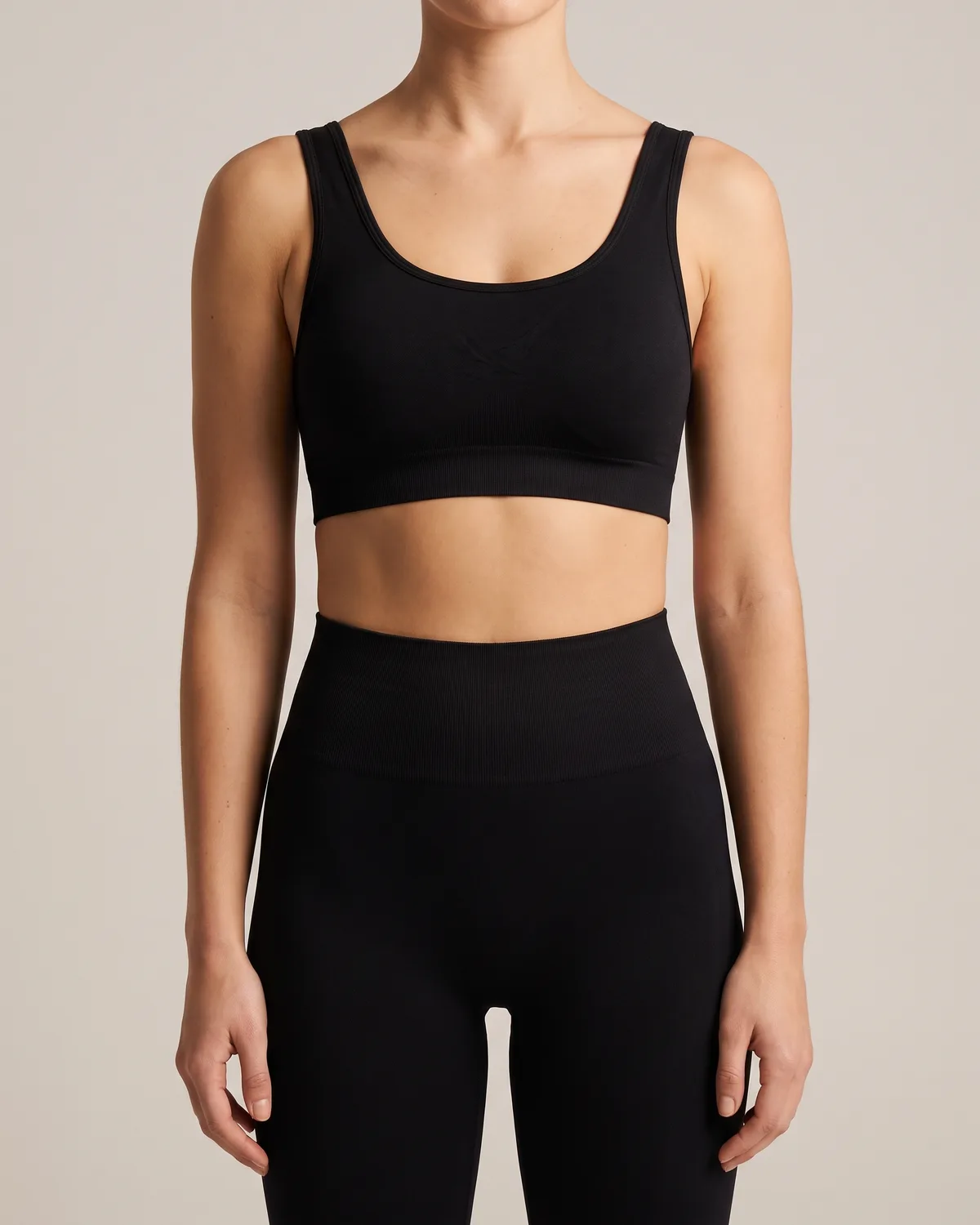 Contour Seamless Sports Bra in Black